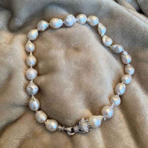 Jewelry - Pearl necklace choker 16 inch